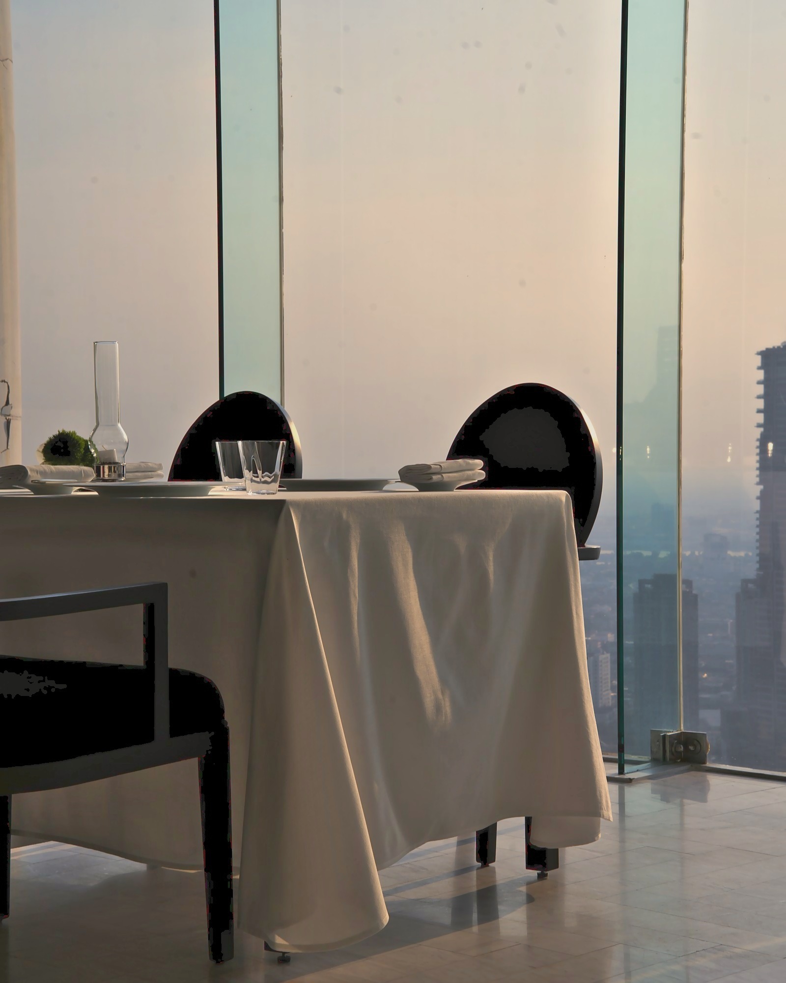 Mezzaluna — Table Set